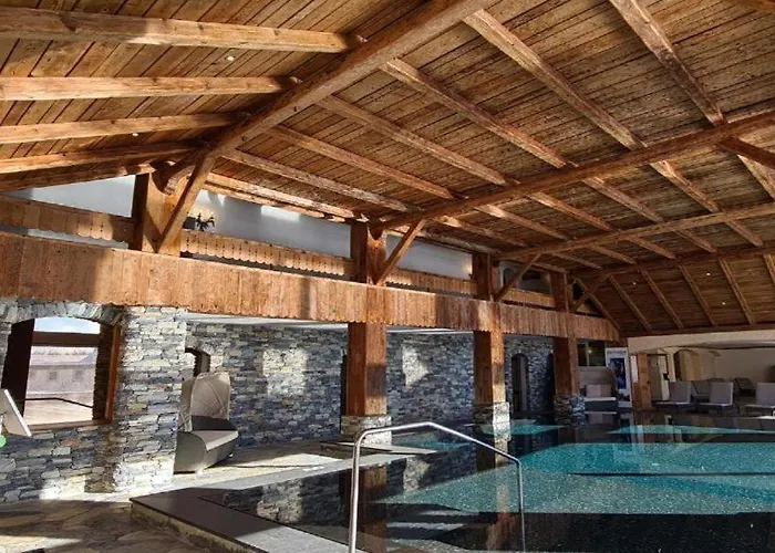 Апартаменты Beau Avec Piscine Et Terrasse A Montana Кран-Монтана